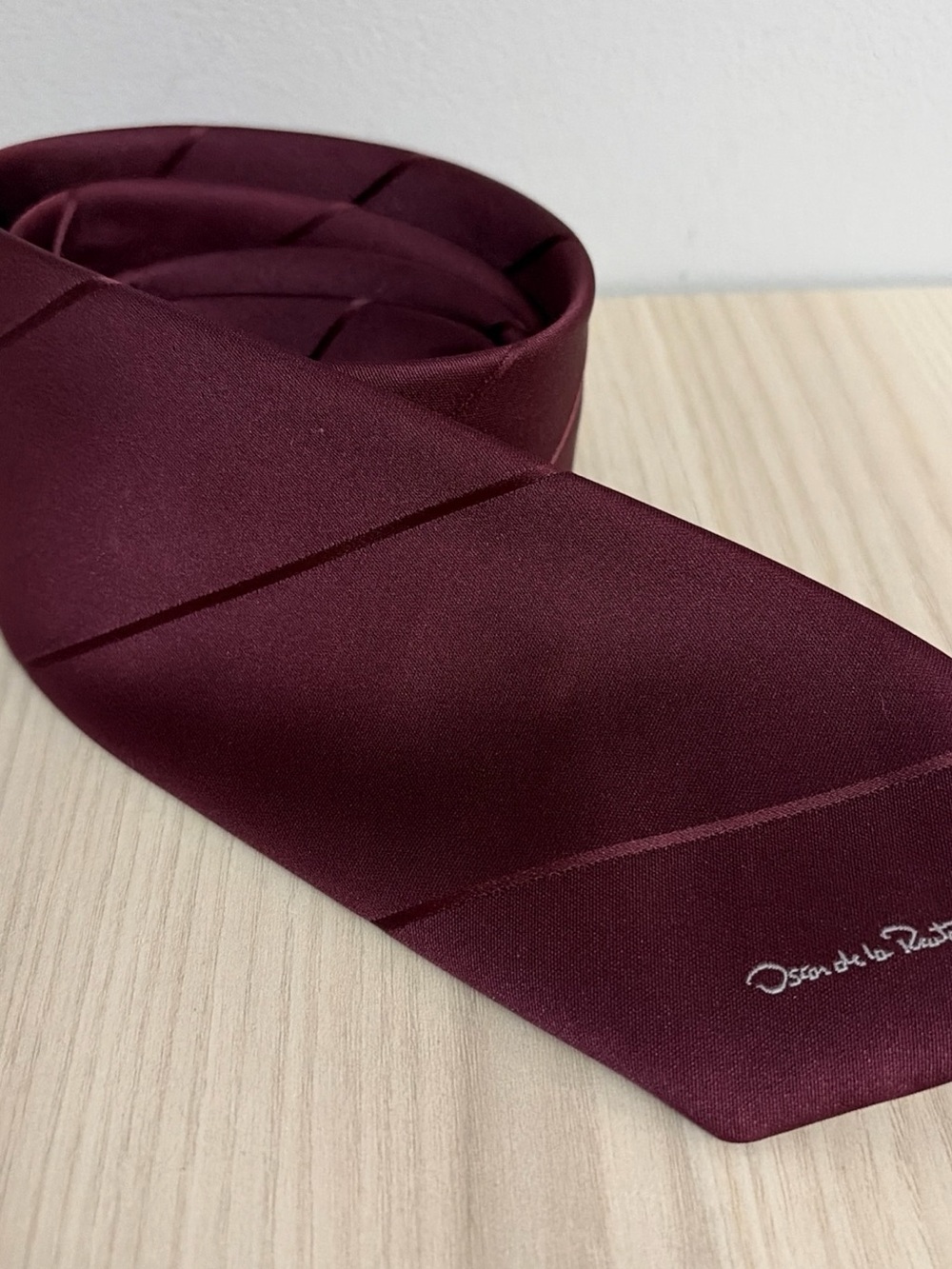 Oscar de la Renta Men's Burgundy Satin Tie with Subtle Stripe